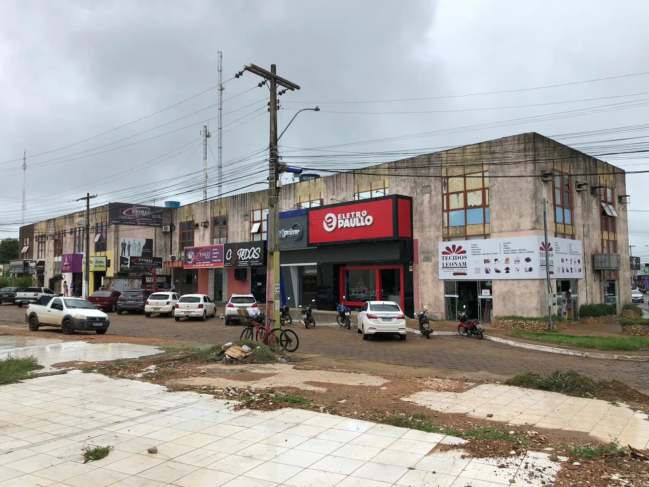 Vende-se sala comercial no Shopping Center Wanda Cristina em Porto Nacional-TO.