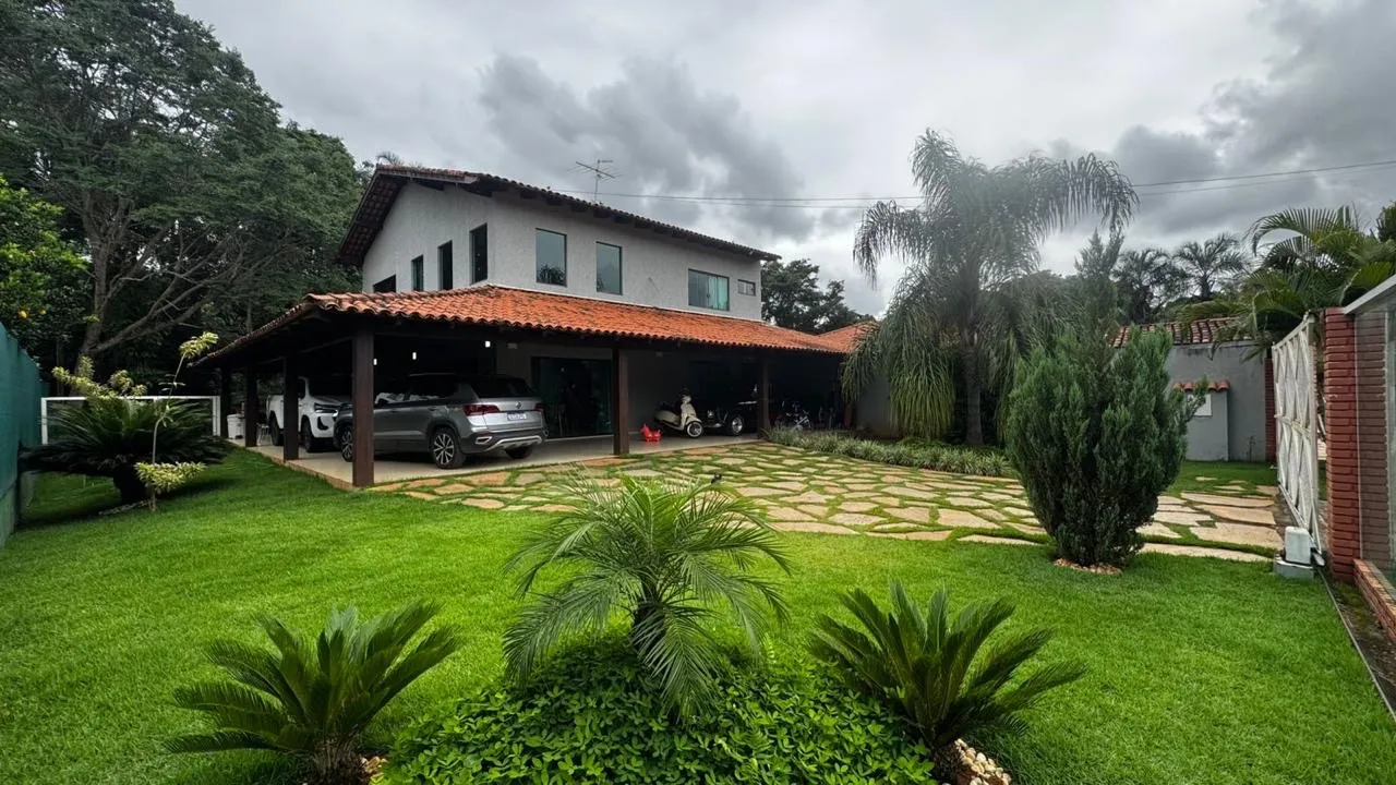 Casa ampla e aconchegante - integrada à natureza e com excelente estrutura!