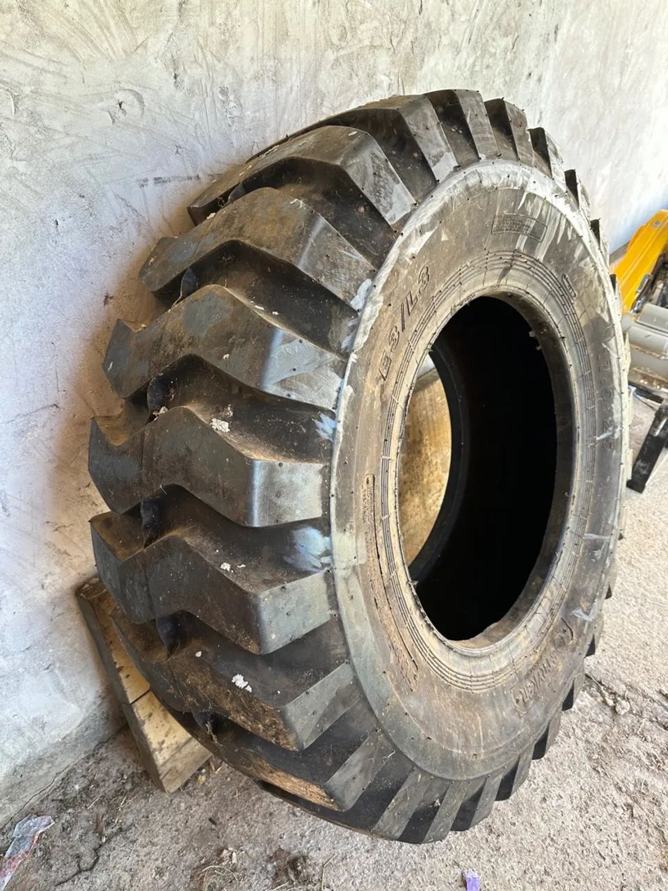 Pneu para Pá carregadeira  - Foto 4