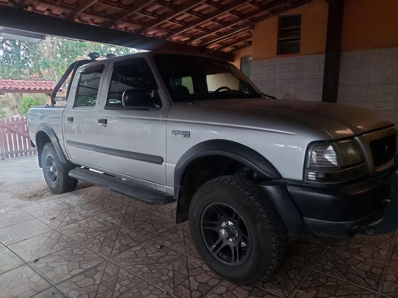Camionete ranger cabine dupla 4x4 com manoal e cópia de chave carro de garagem  - Foto 3