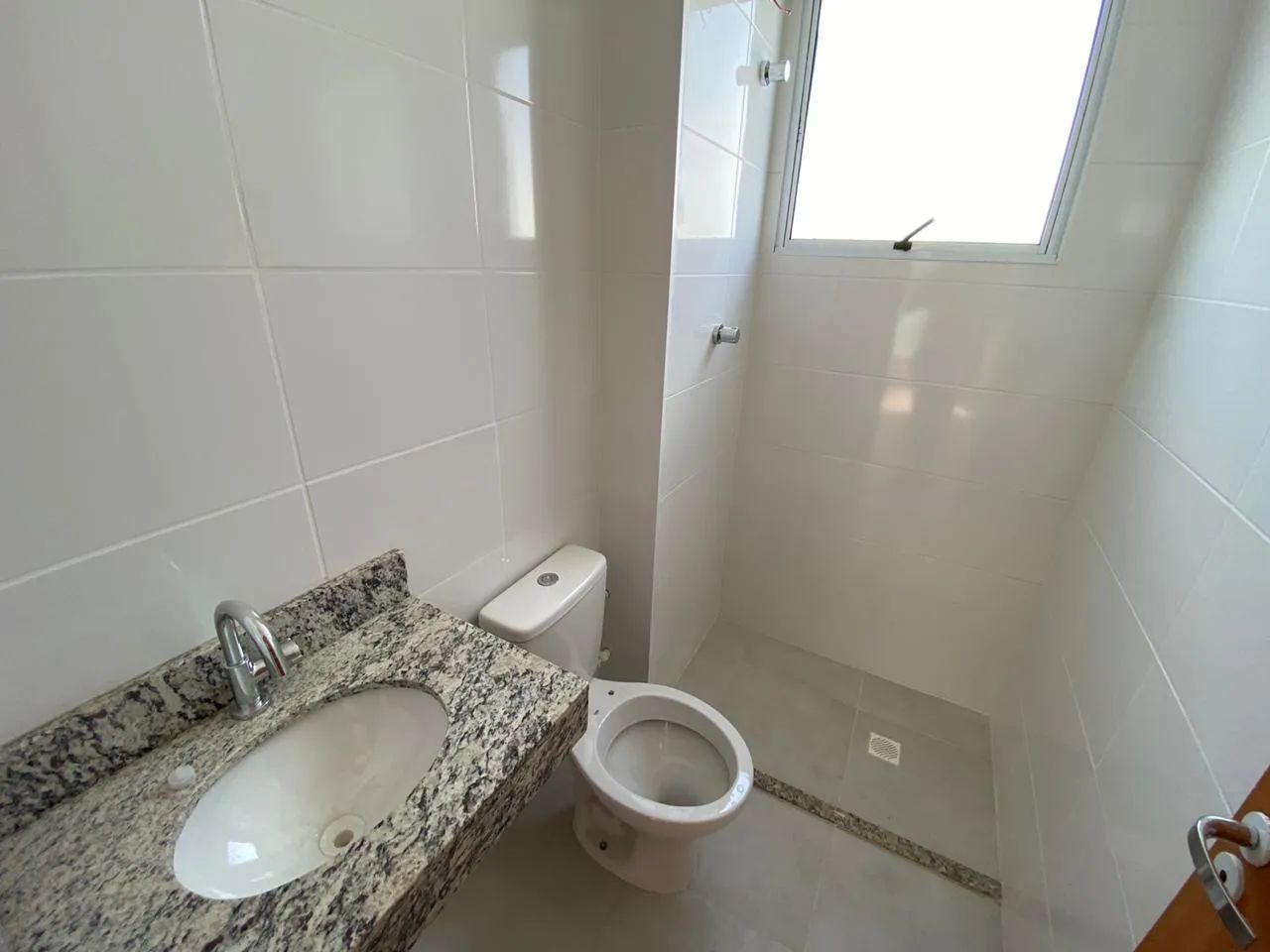 VENDO - Apartamento com 2 Dormitórios prox. a UEL - La Vitta - Foto 5