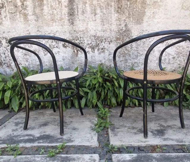 Par de Cadeiras Thonart com apoio de braço, originais e com selo Thonart de originalidade - Foto 5