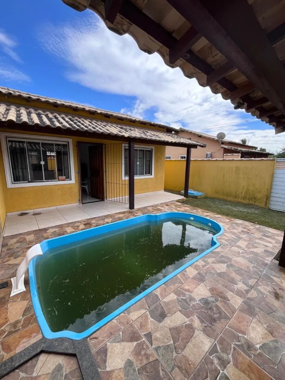 Oportunidade! Casa com Piscina e Garagem para 2 Carros no Gravatá II - Foto 2