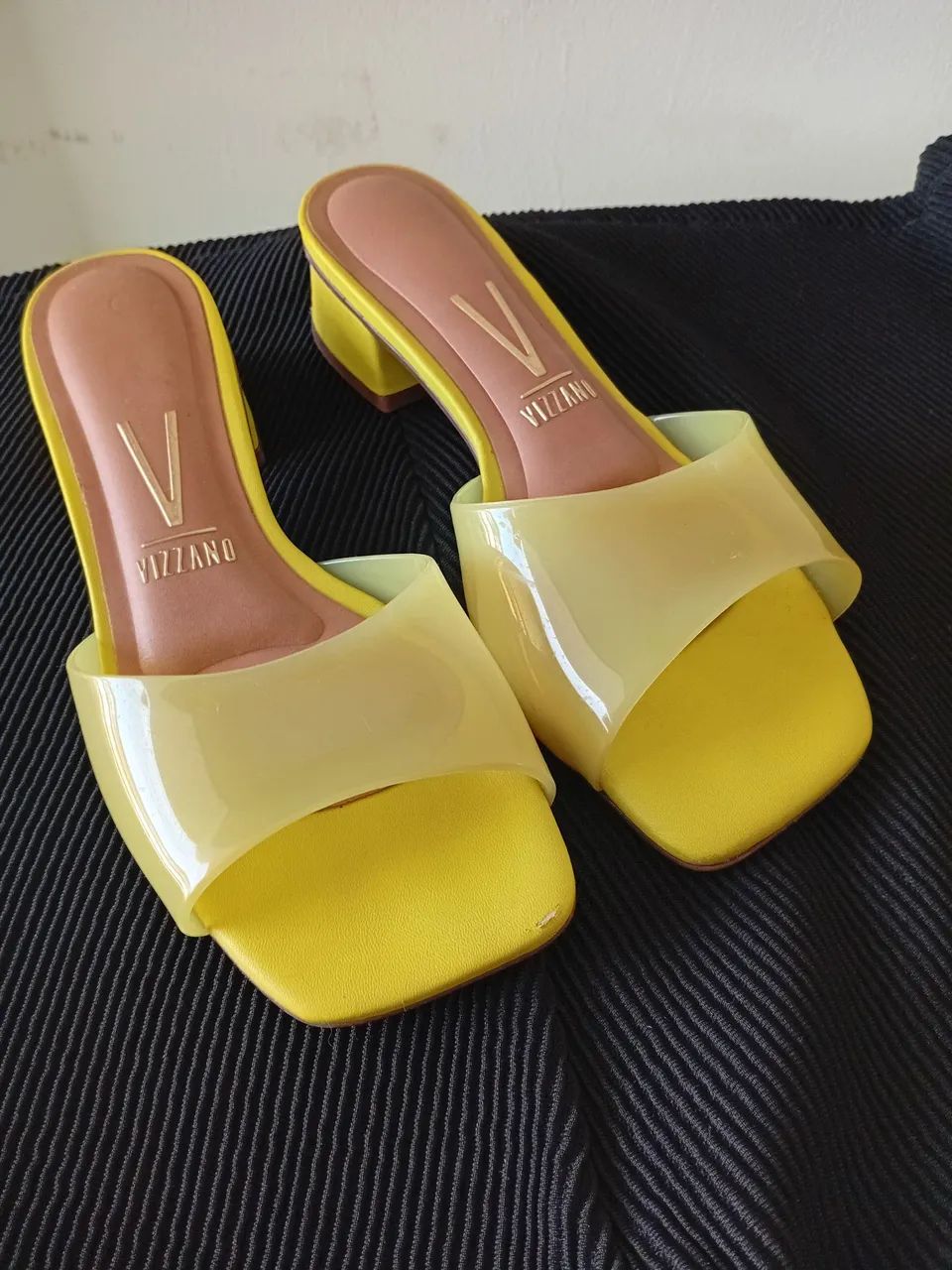 Vizzano Feminina SandÃ¡lia Vizzano Amarela Salto Grosso Amarelo