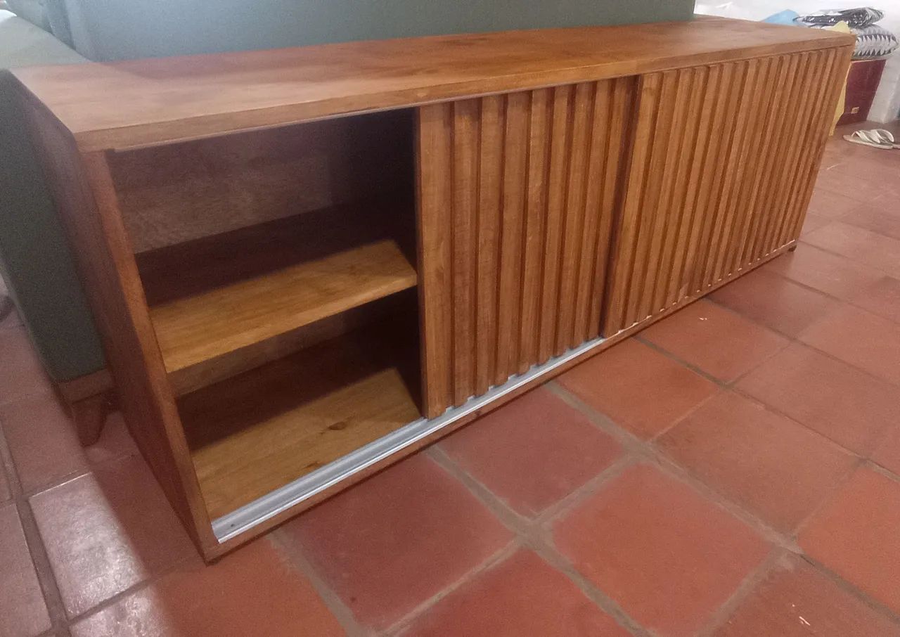 Rack de madeira com portas deslizantes - Foto 2