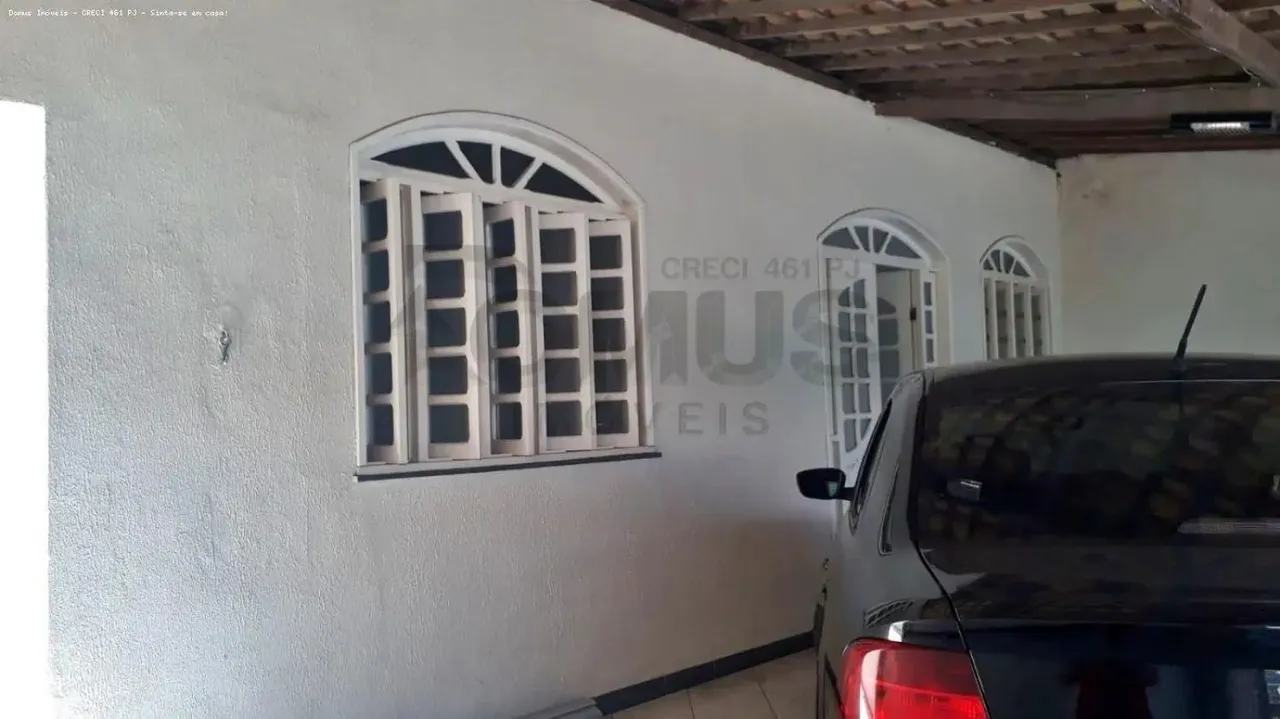 Casa localizada no Bairro Bugio com 3 Quartos, Garagem, Quintal e Área de Serviço