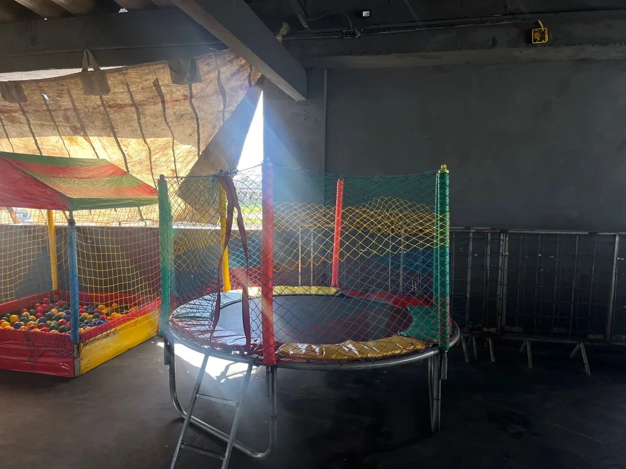 Pula-pula e casinha de bolas aluguel  - Foto 4