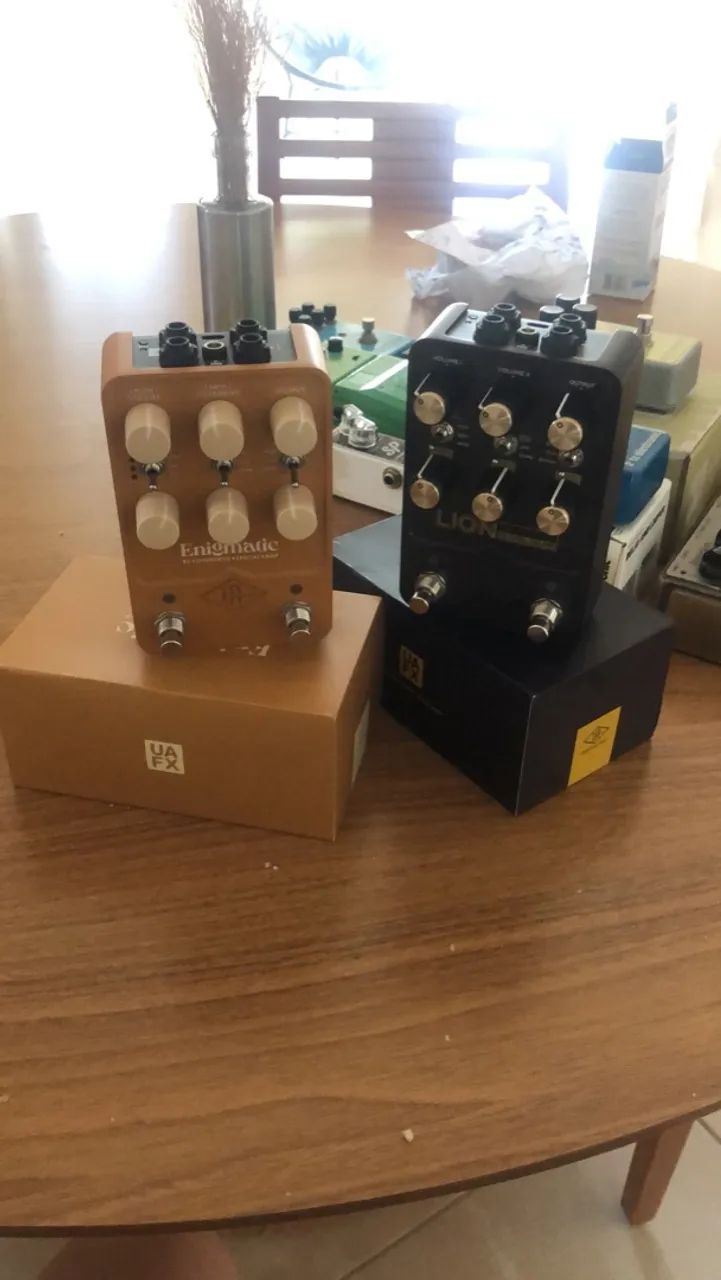 Pedais Universal Audio UAFX Enigmatic e Lion