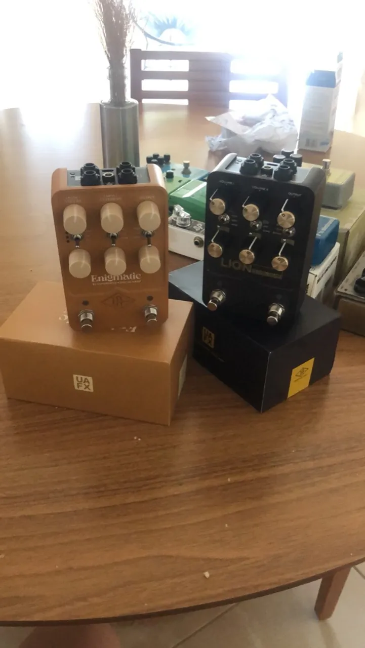 Pedais Universal Audio UAFX Enigmatic e Lion