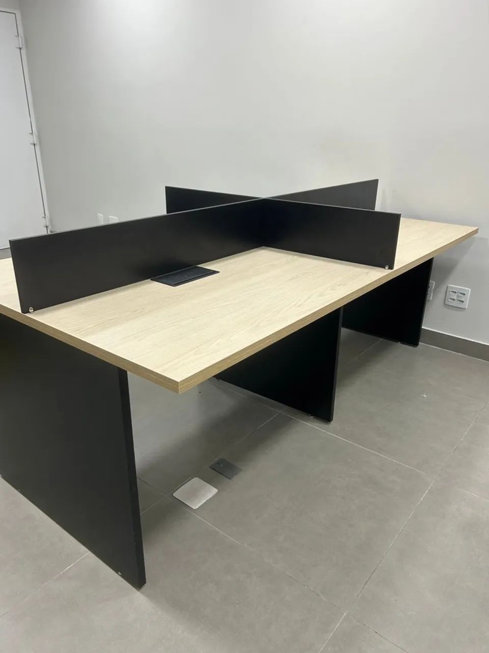 Mesa de Escritório com Divisórias estação de trabalho/ baías  - Foto 3