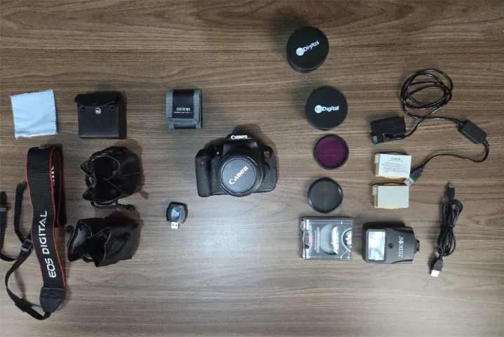 Camera Canon T4i Profissional + Kit completo com Filtros, Flash e Baterias - Impecável