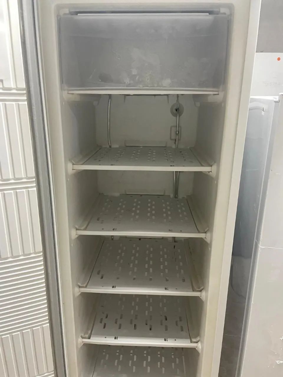 Freezer Vertical  FEI27 Cycle Defrost Inverter com Porta reversível - Foto 3