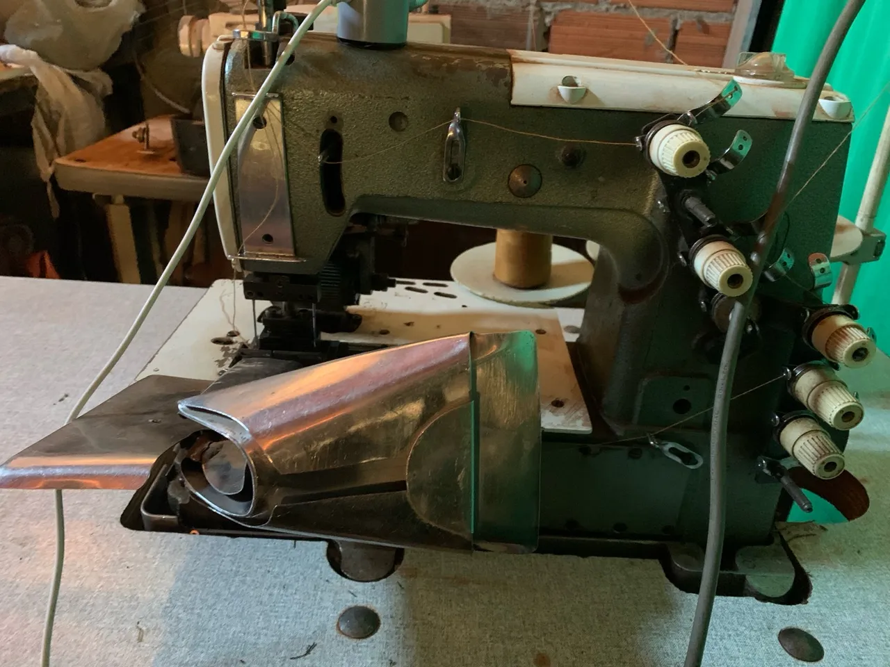 Maquina de cos 4 agulhas kansai