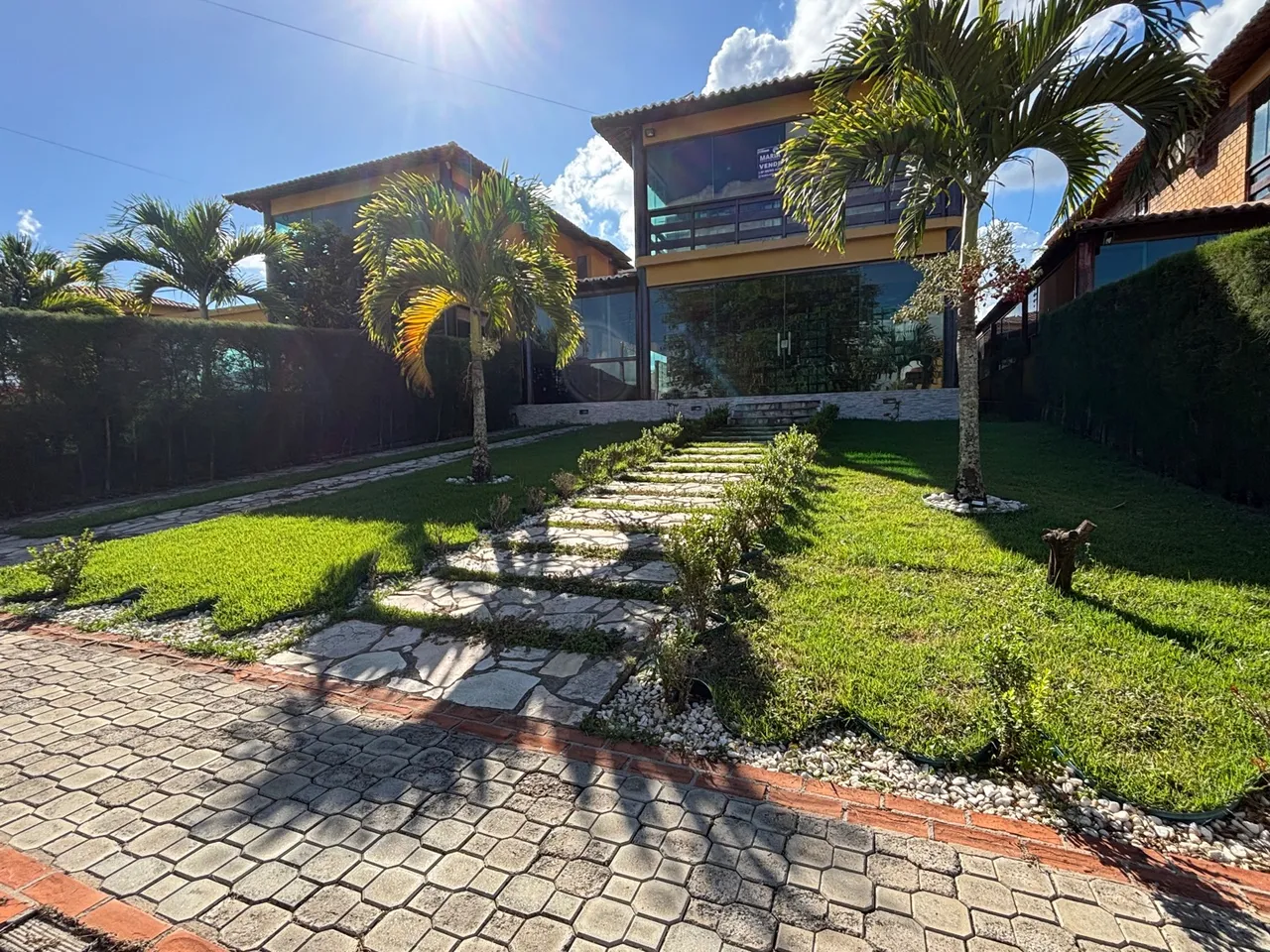 Casa em condomínio com 4 suítes totalmente mobiliada