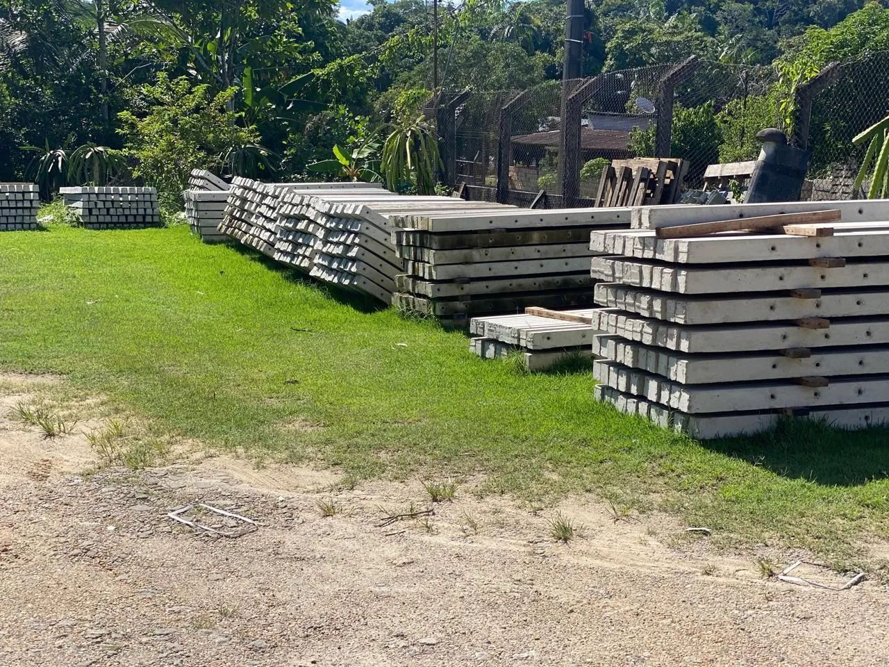 Estacas de Concretos Reta e Curvada Direito de Fábrica  - Foto 3