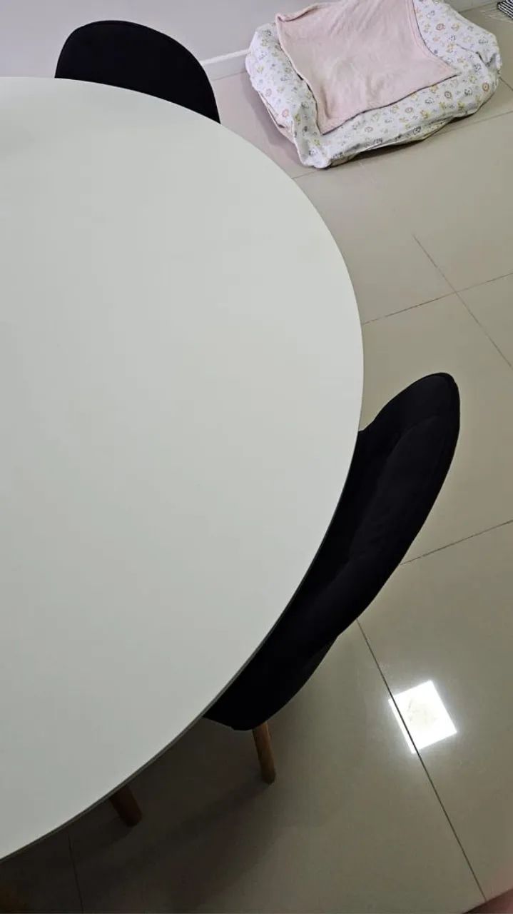 Mesa completa com jogos de cadeira  - Foto 2