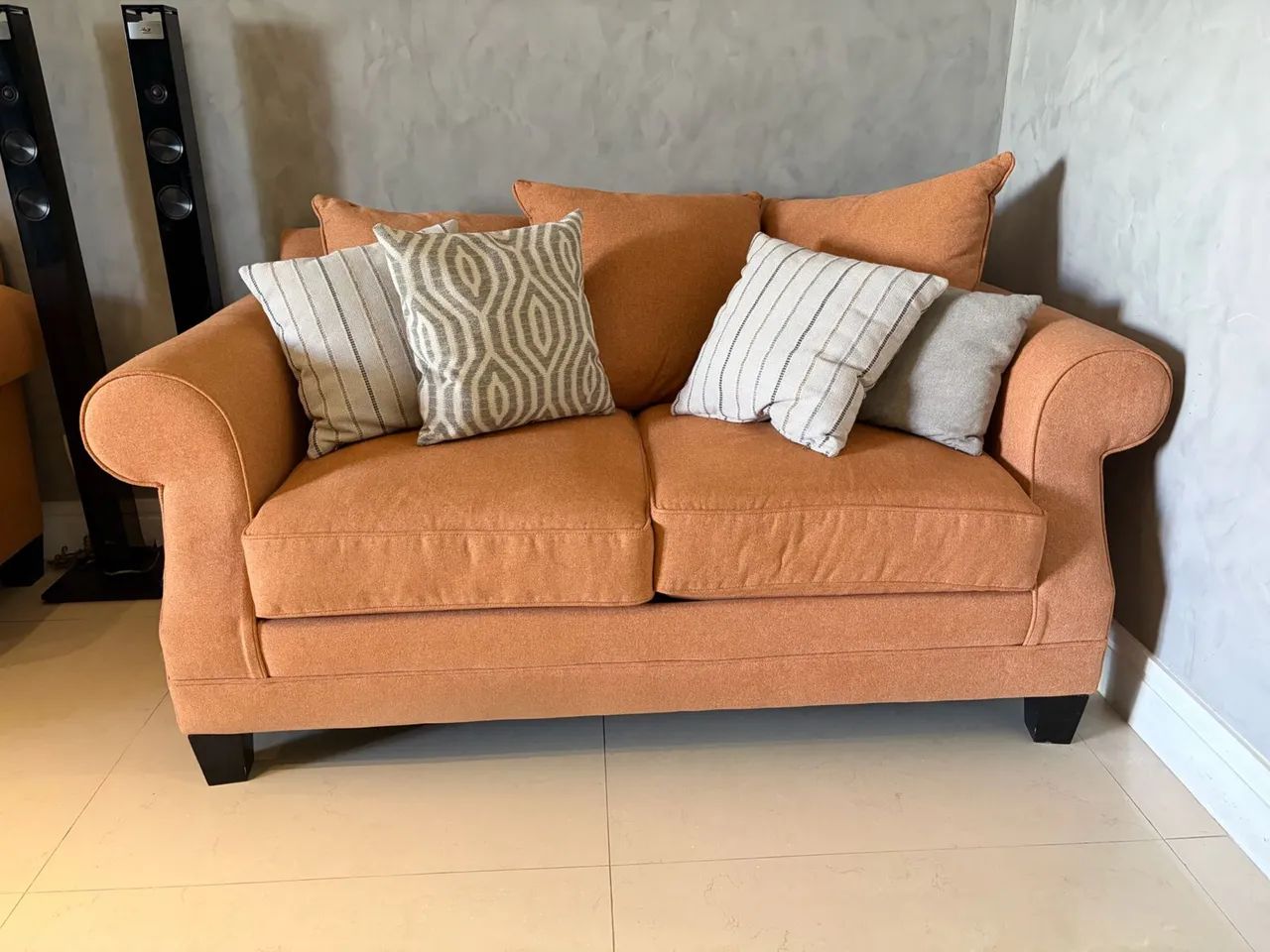 Sofá 2 e 3 lugares mais 2 poltronas em excelente estado  - Foto 3