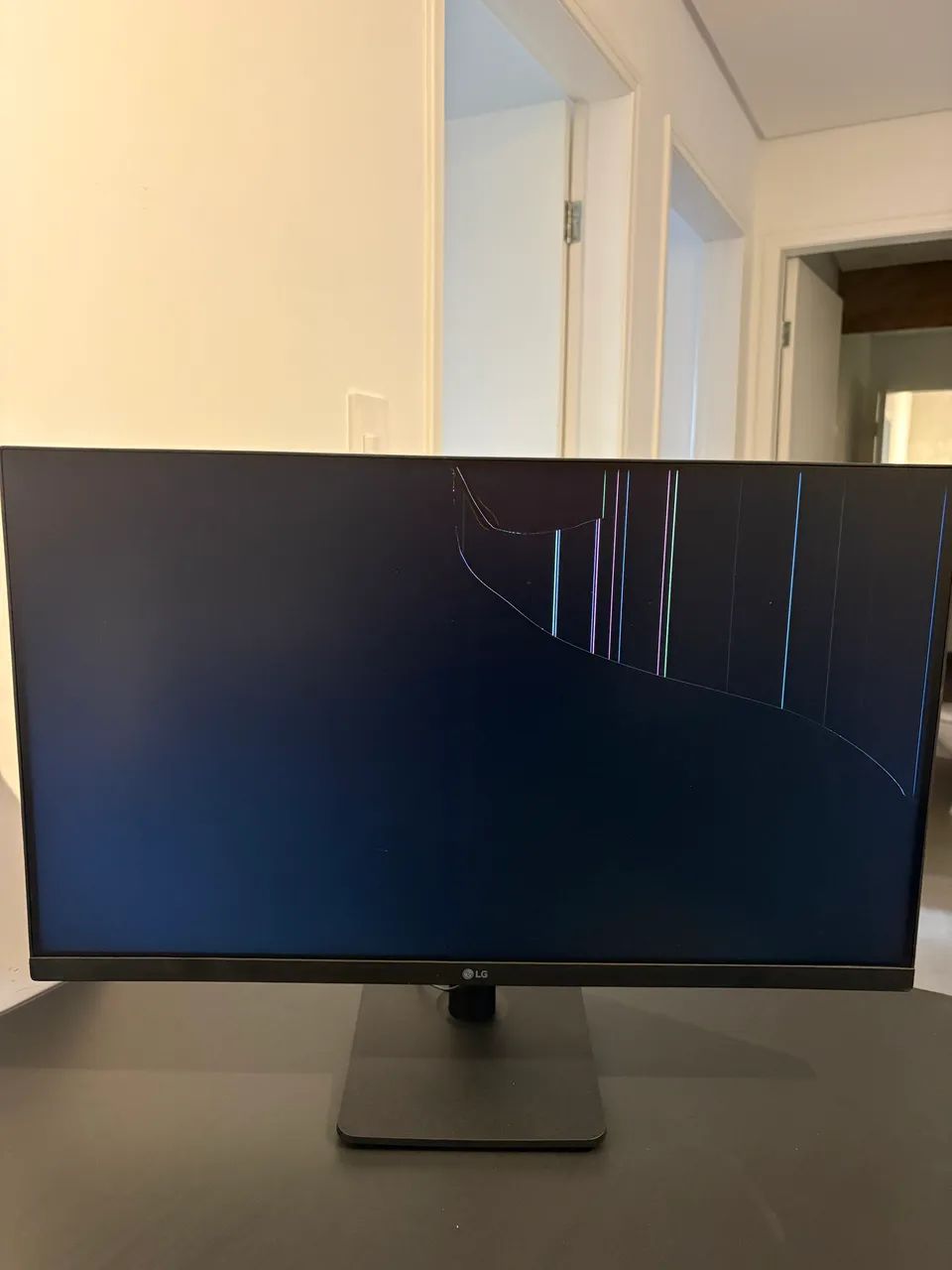 Monitor LG, 27 polegadas, tela trincada - Foto 4