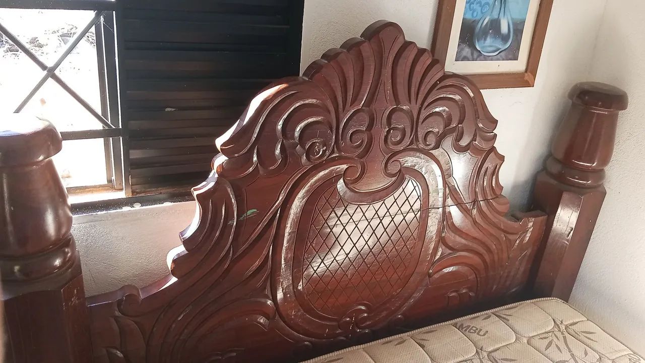 Cama de madeira rústica 