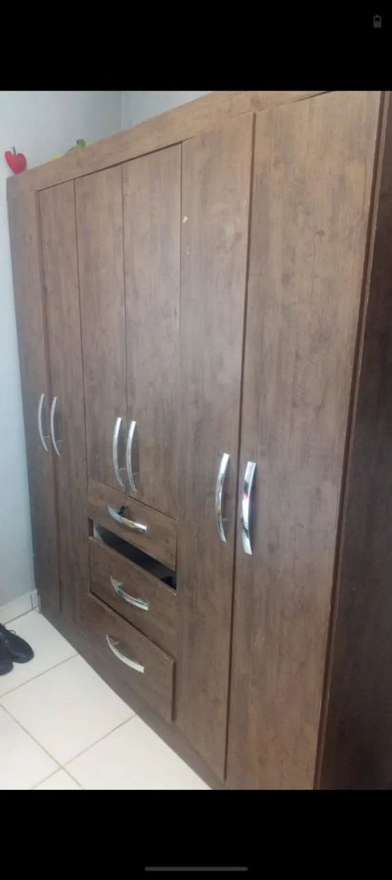 Guarda roupa de 6 portas e 3 gavetas 