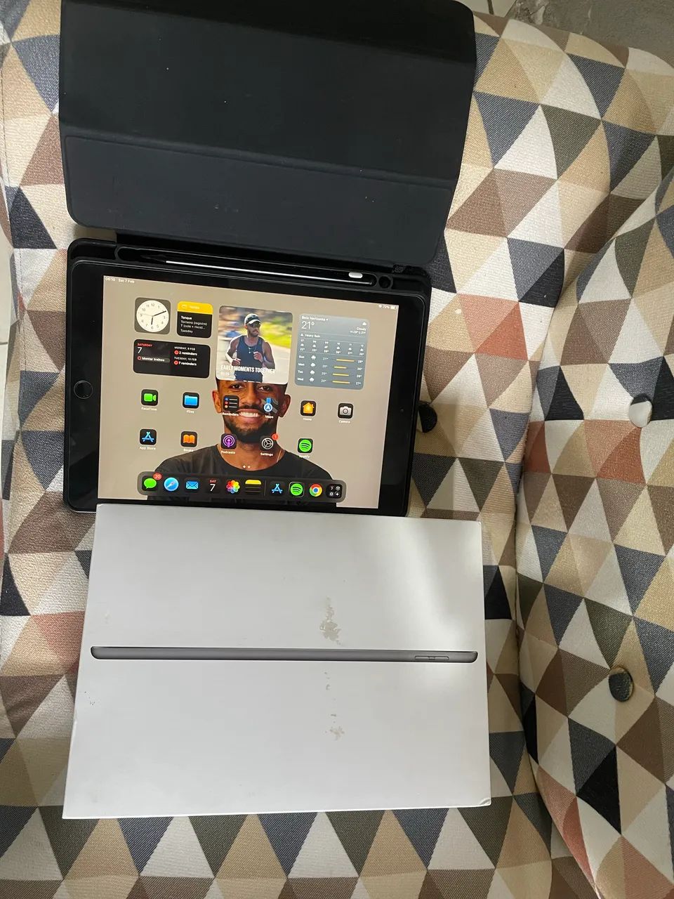 IPad 7 com capa película e caneta  - Foto 2