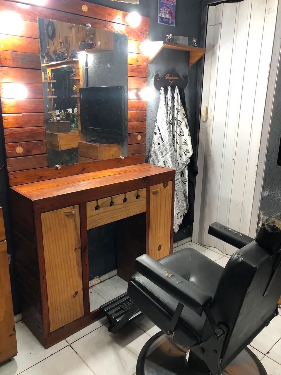 Bancada e cadeira para barbearia  - Foto 4