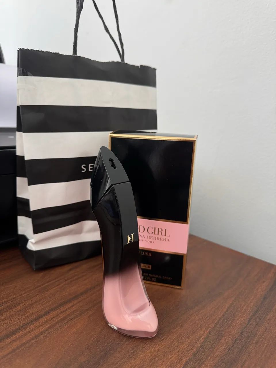 PERFUME CAROLINA HERRERA 50 ML NUNCA USADO  - Foto 2