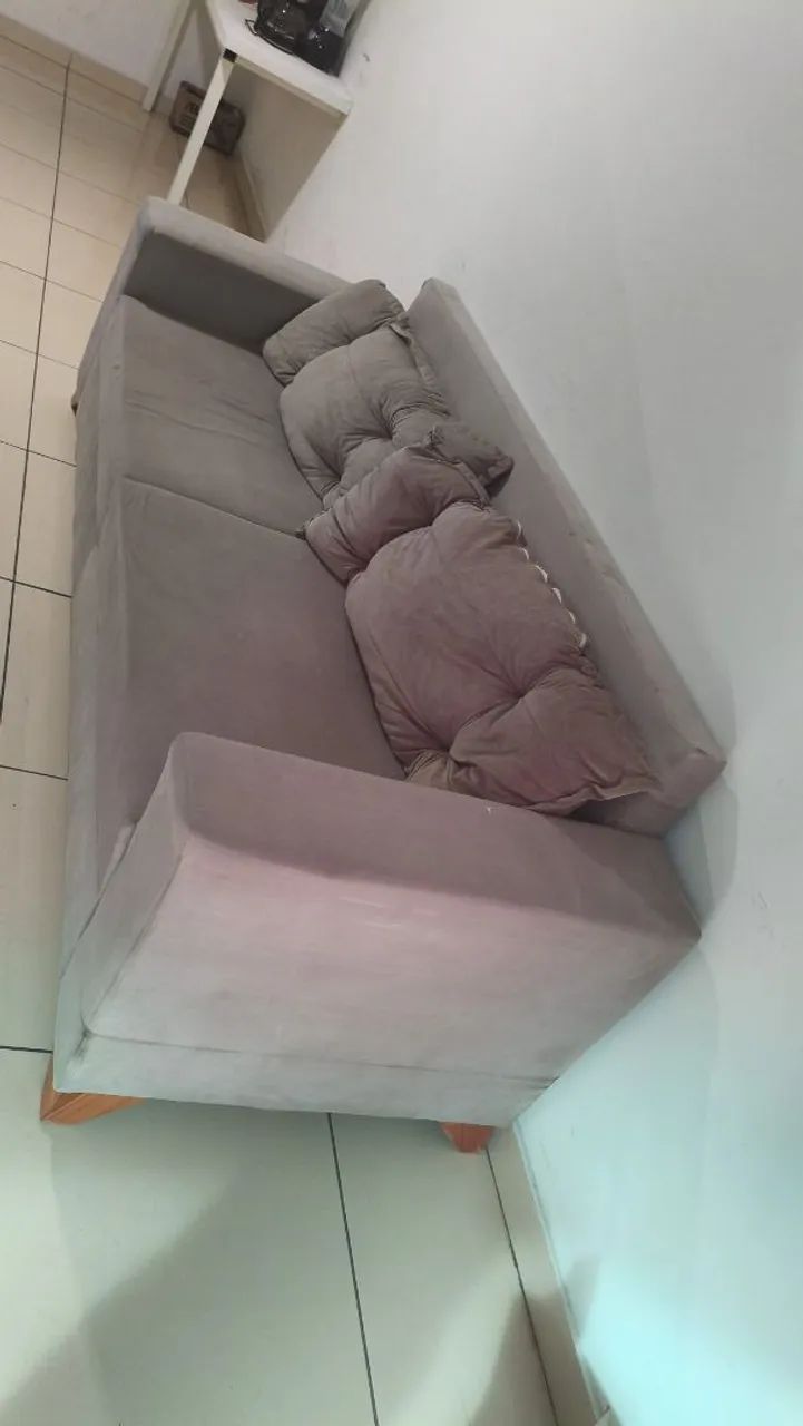 Vendo um sofá de 3/4 lugares, em perfeito estado de conservação com almofada removível  - Foto 2