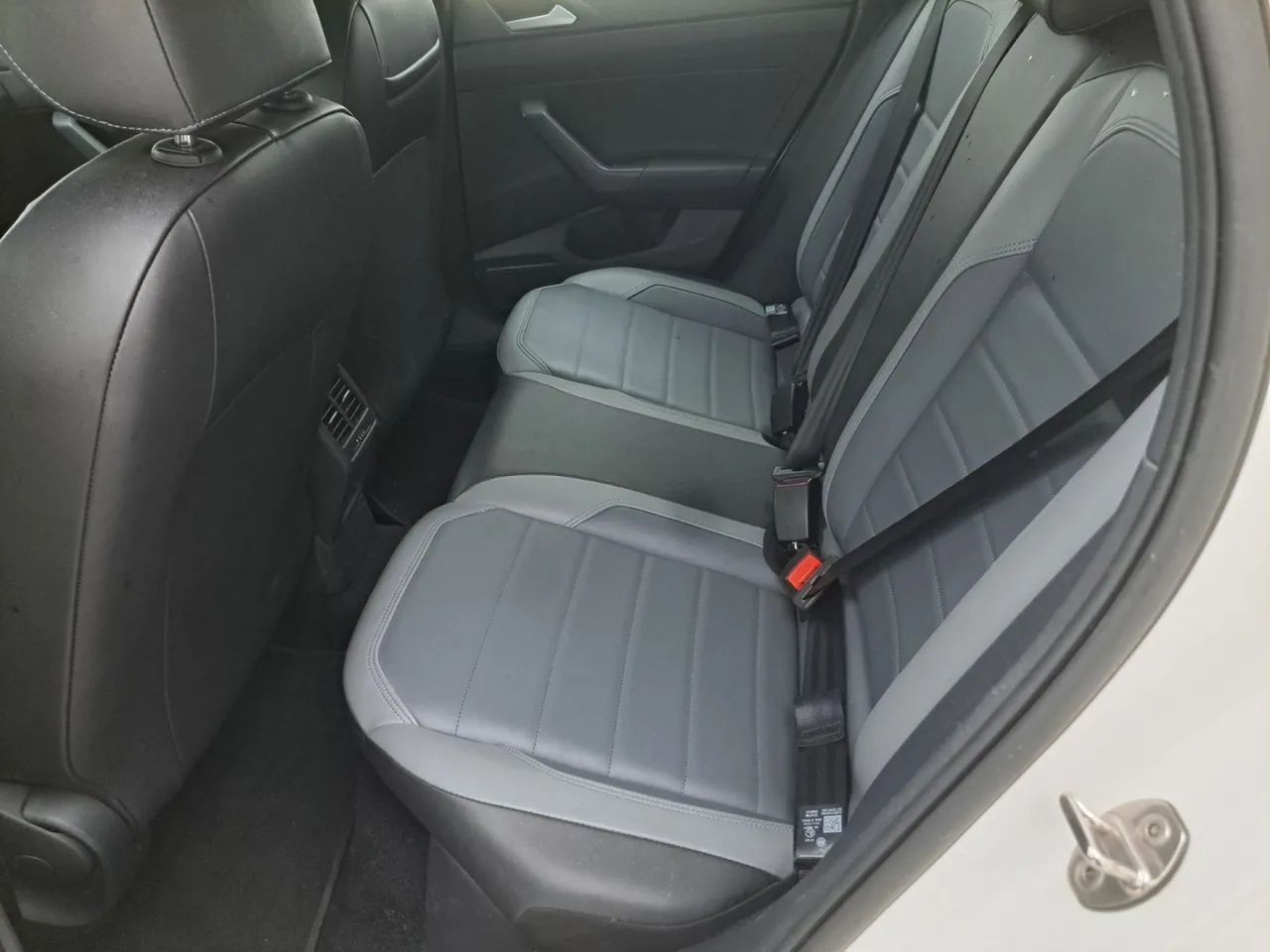 Volkswagen Nivus Highline 1.0 200 TSI Flex Aut., foto 17 de 18