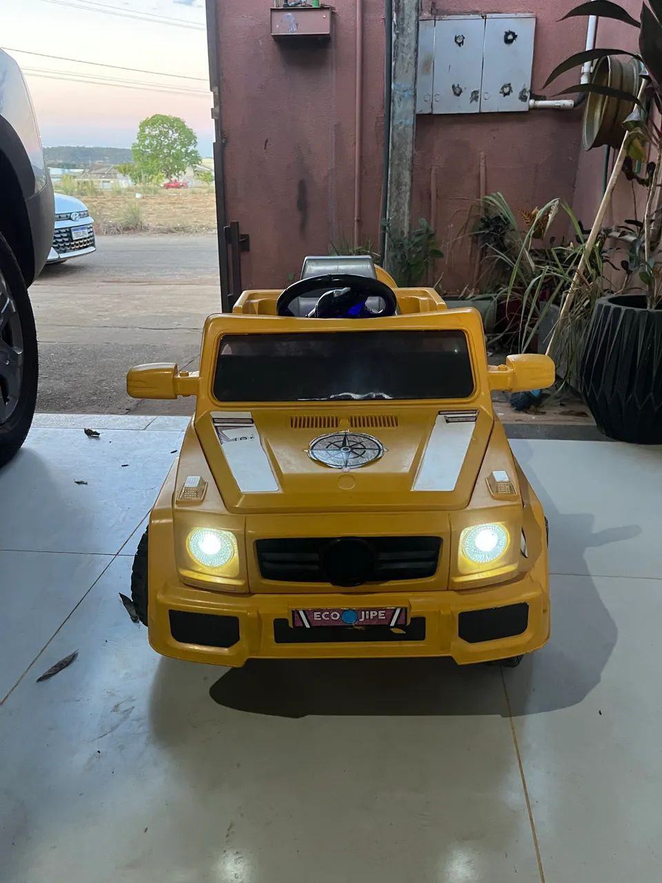 Carrinho elétrico infantil 12v eco jipe bandeirantes  - Foto 4