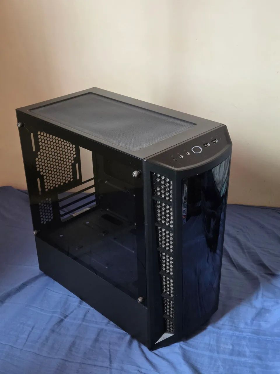 Gabinete Cooler Master - MB320L