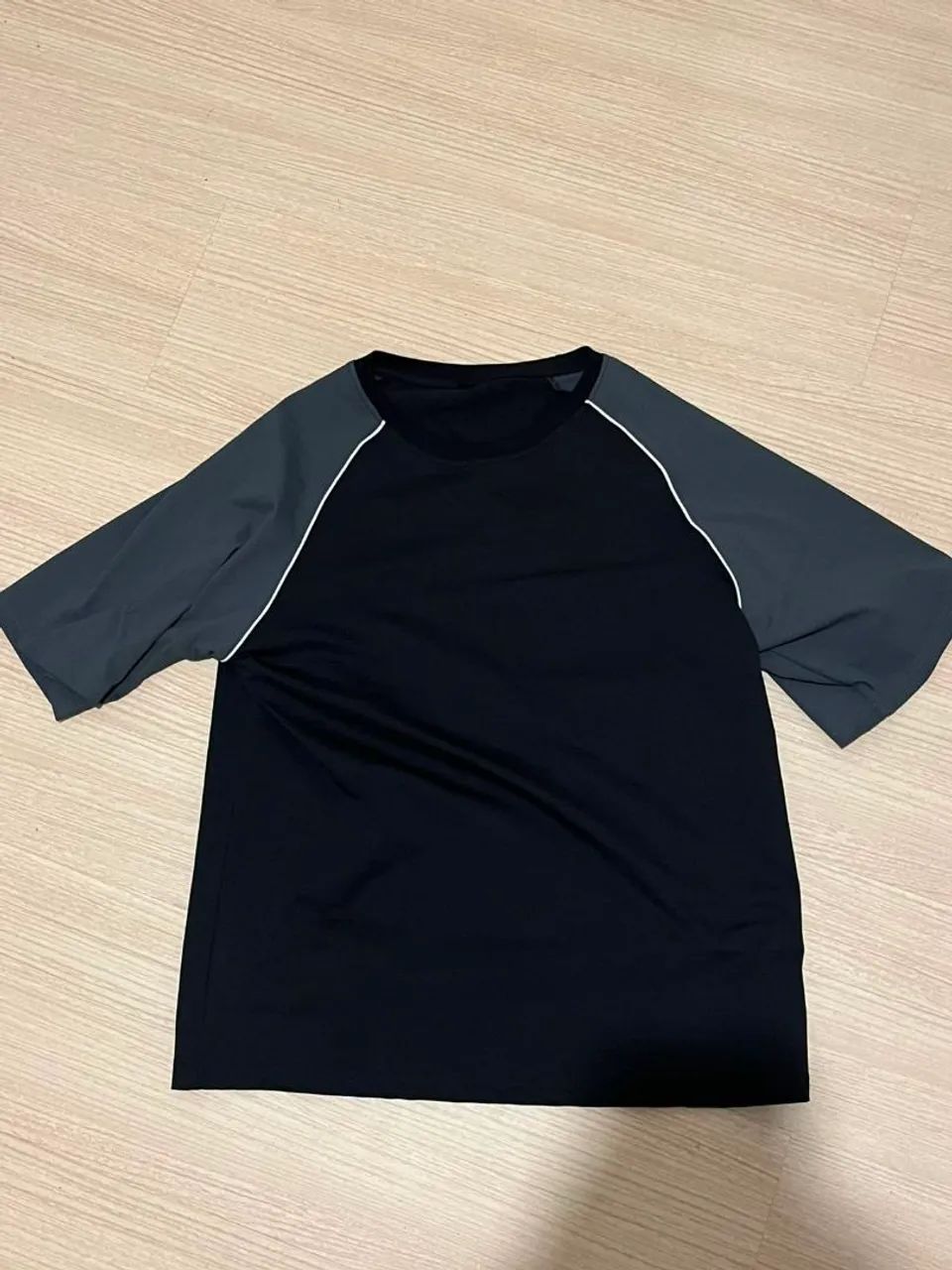 Camisa masculina preta e cinza 