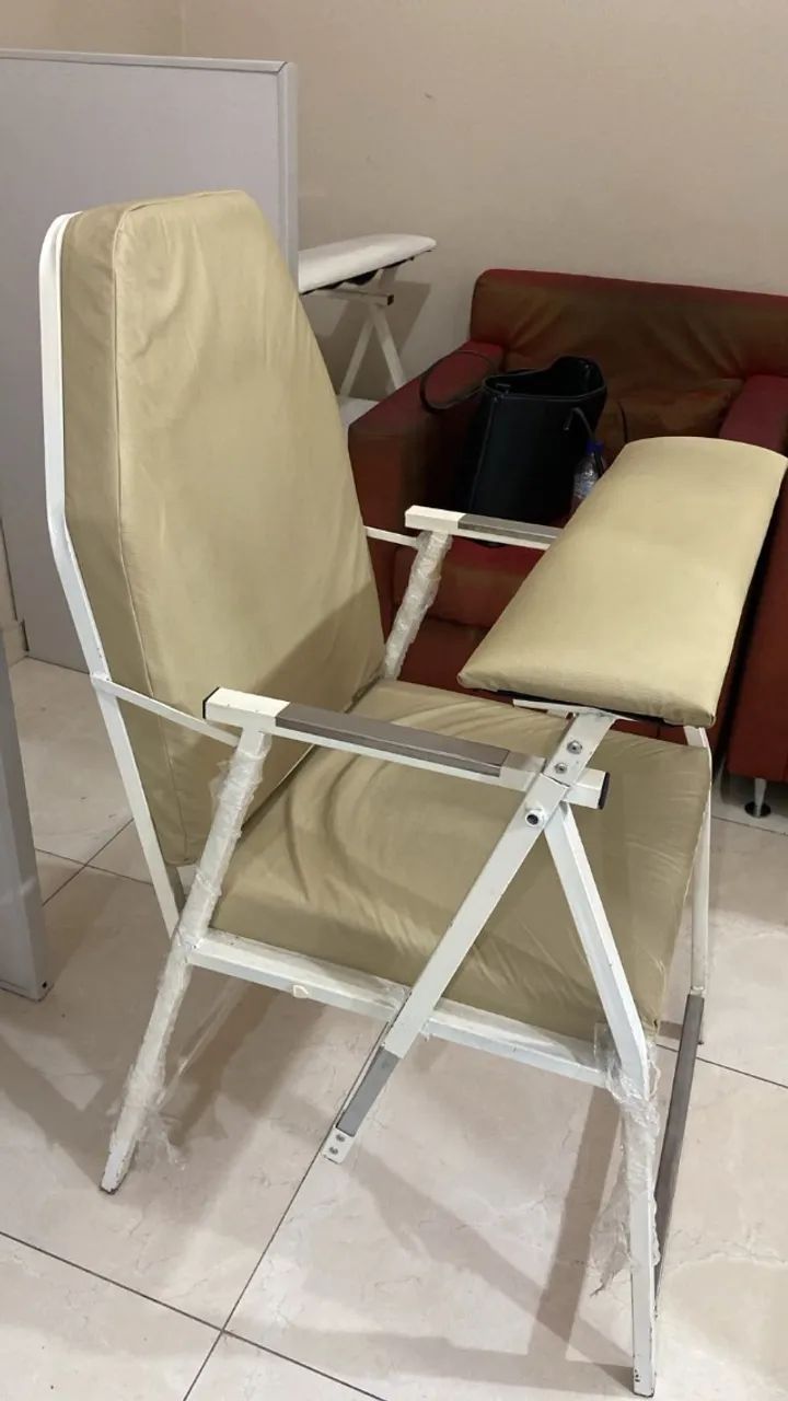 Três Poltronas de Coleta Laboratorial - Foto 3