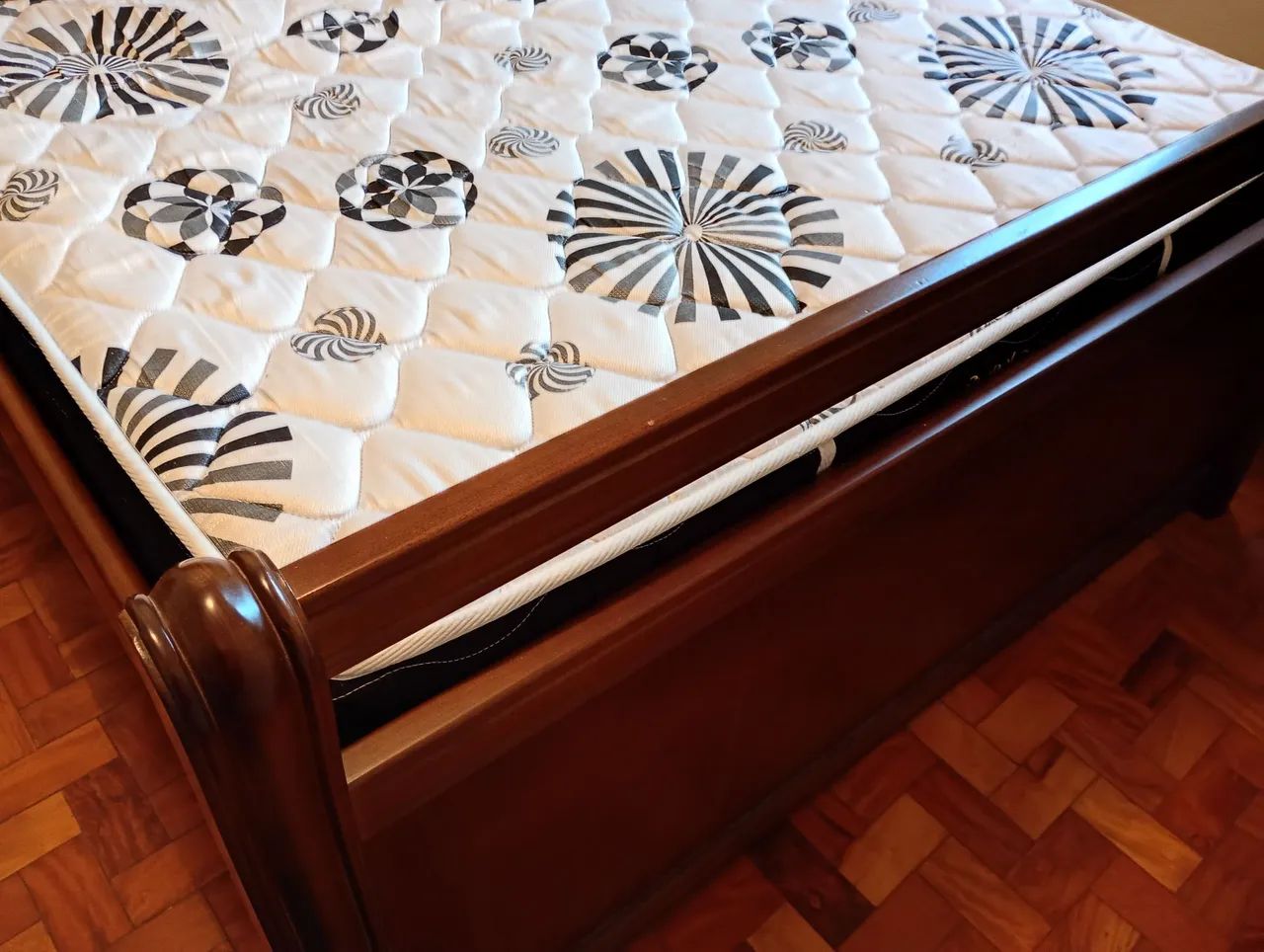 Cama de casal em madeira maciça com colchão  - Foto 5