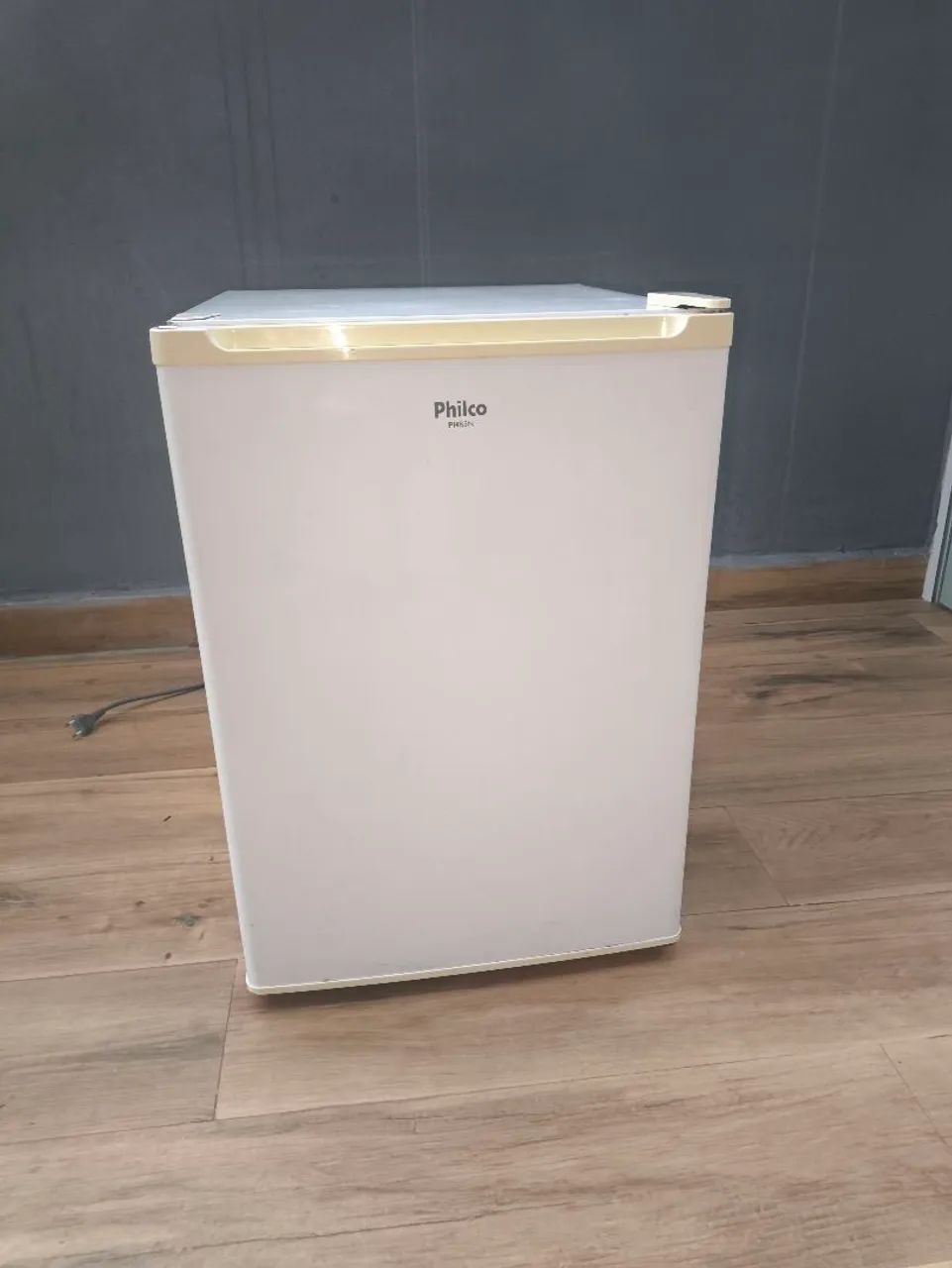 Frigobar Philco PH85N - 68 Litros