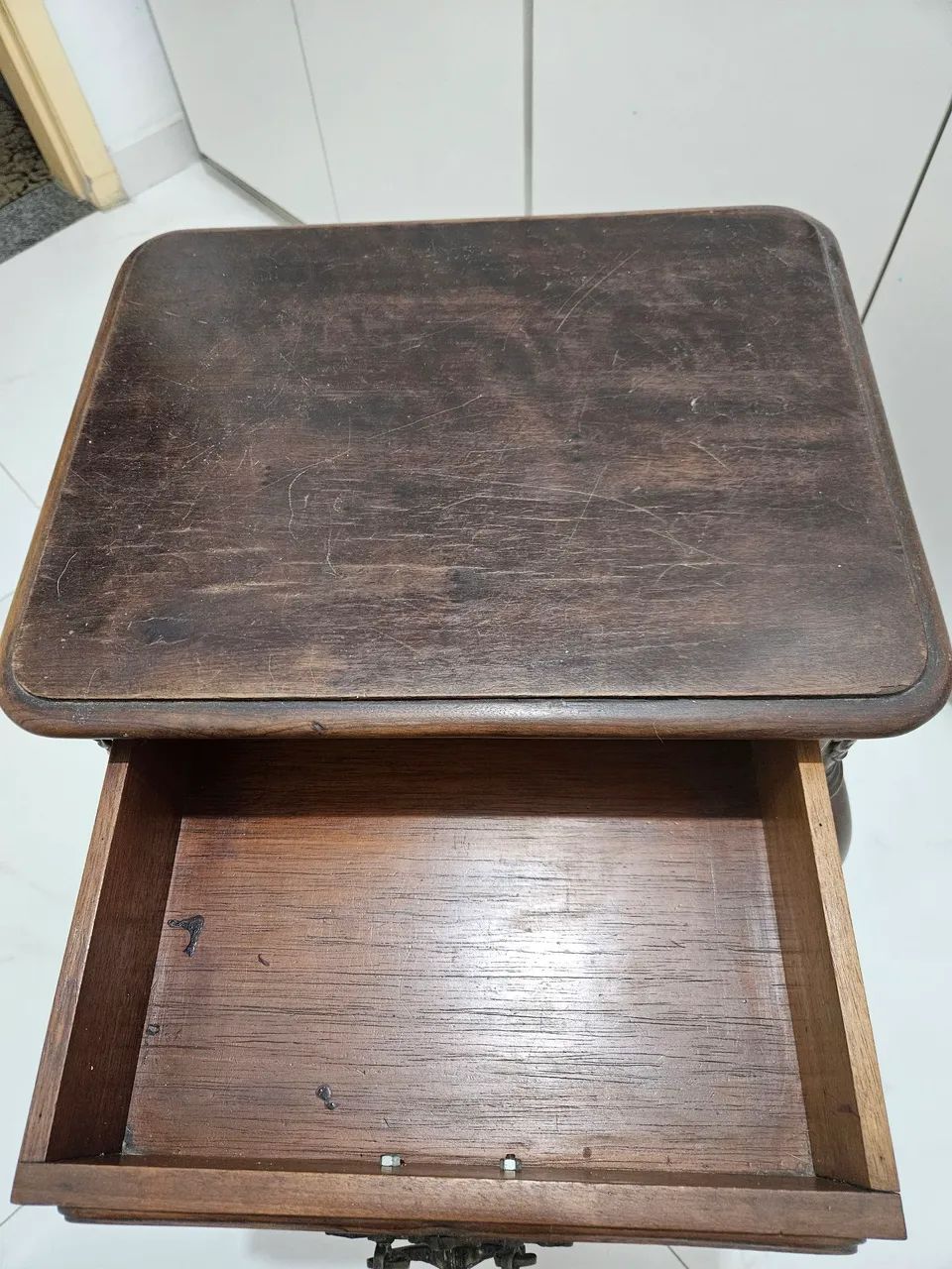 Mesinha pra lateral da cama (antiga) - Foto 2