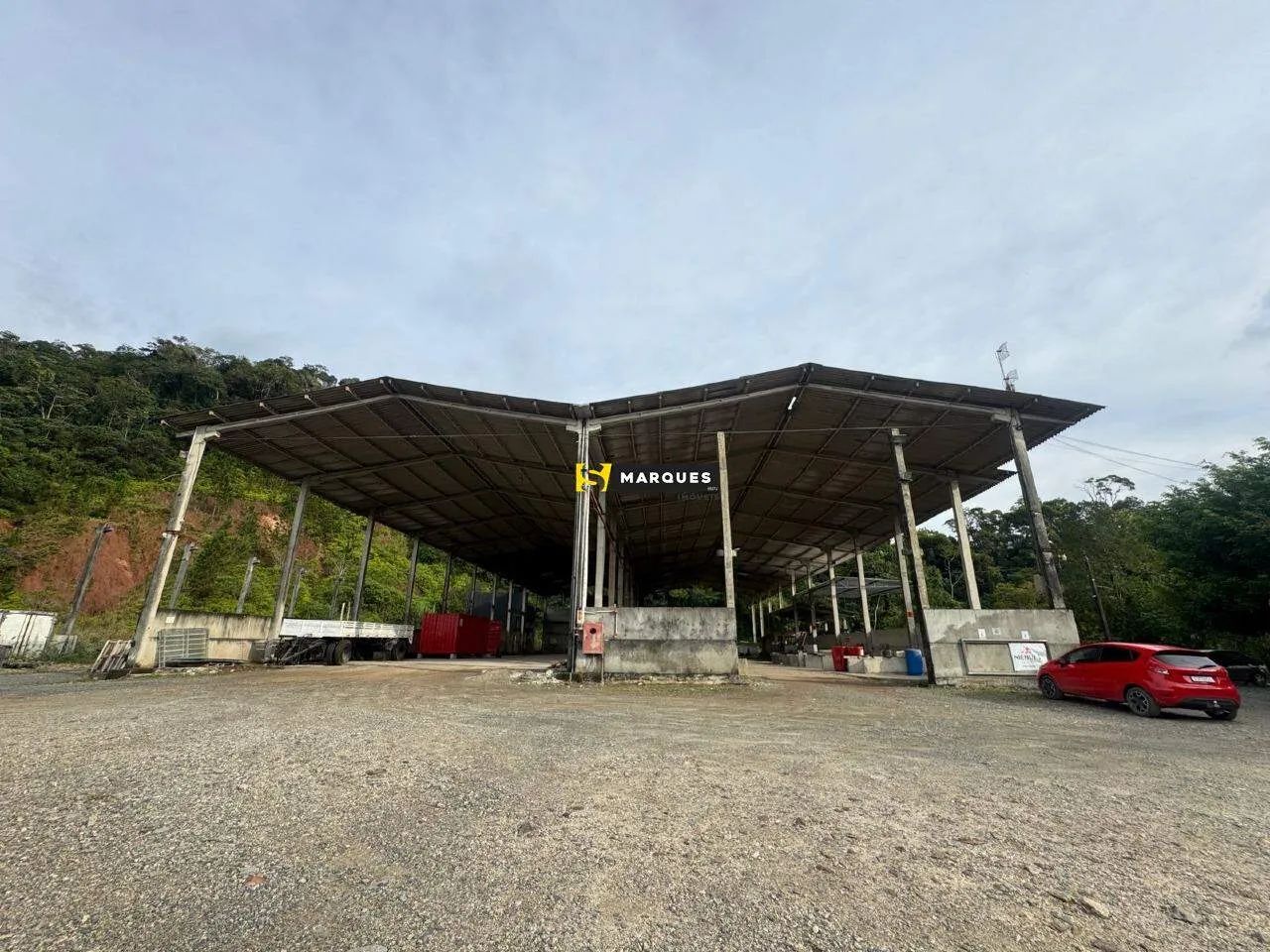 Galpão Comercial em Pirabeiraba Próximo à BR-101