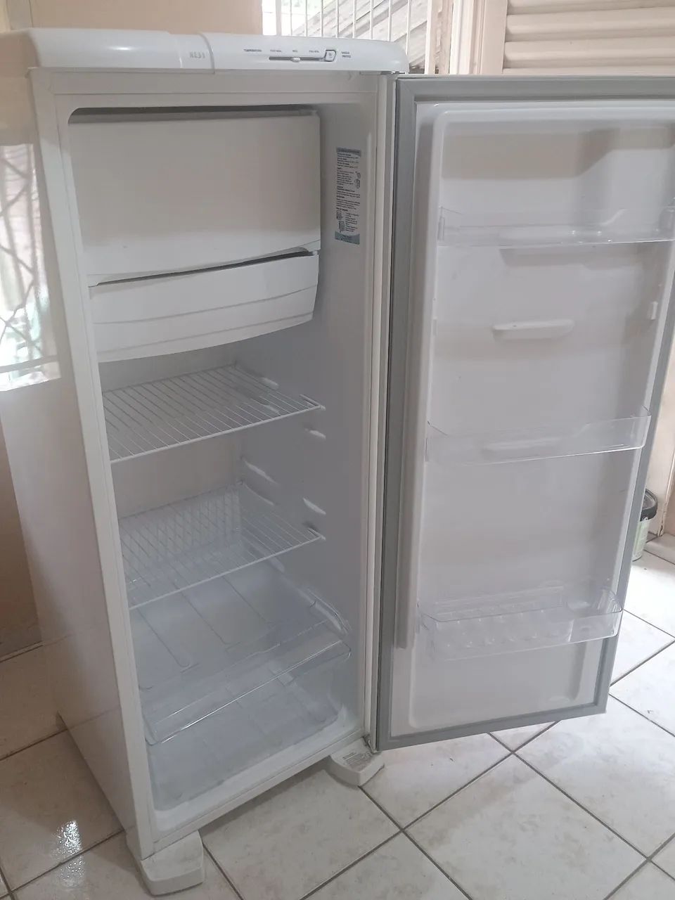 Vendo Geladeira Electrolux  - Foto 2