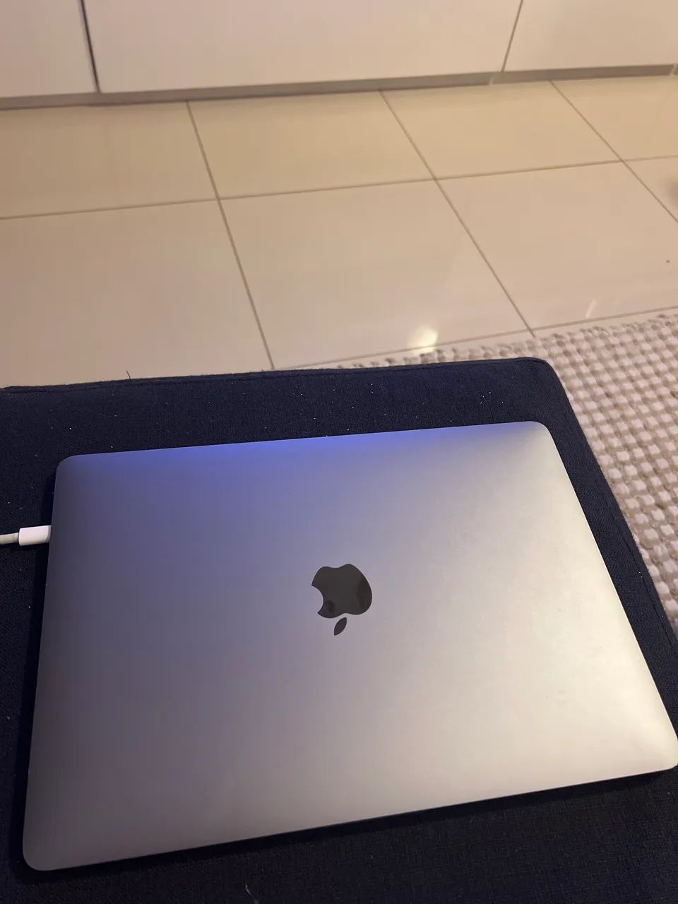 MACBOOK PRO 2020 - EXCELENTE COM TOUCHBAR - Foto 2