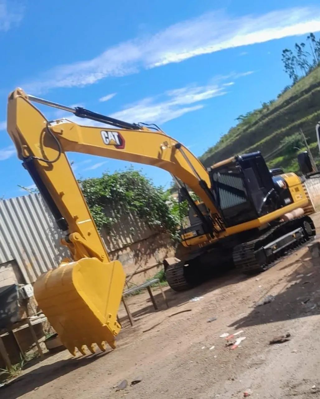 Escavadeira Caterpillar DL2 320 