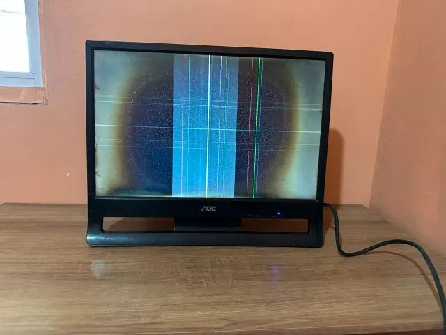2 Monitores AOC, O AOC E966SWN é um monitor de LED com tela Widescreen de 18,5 polegadas, 