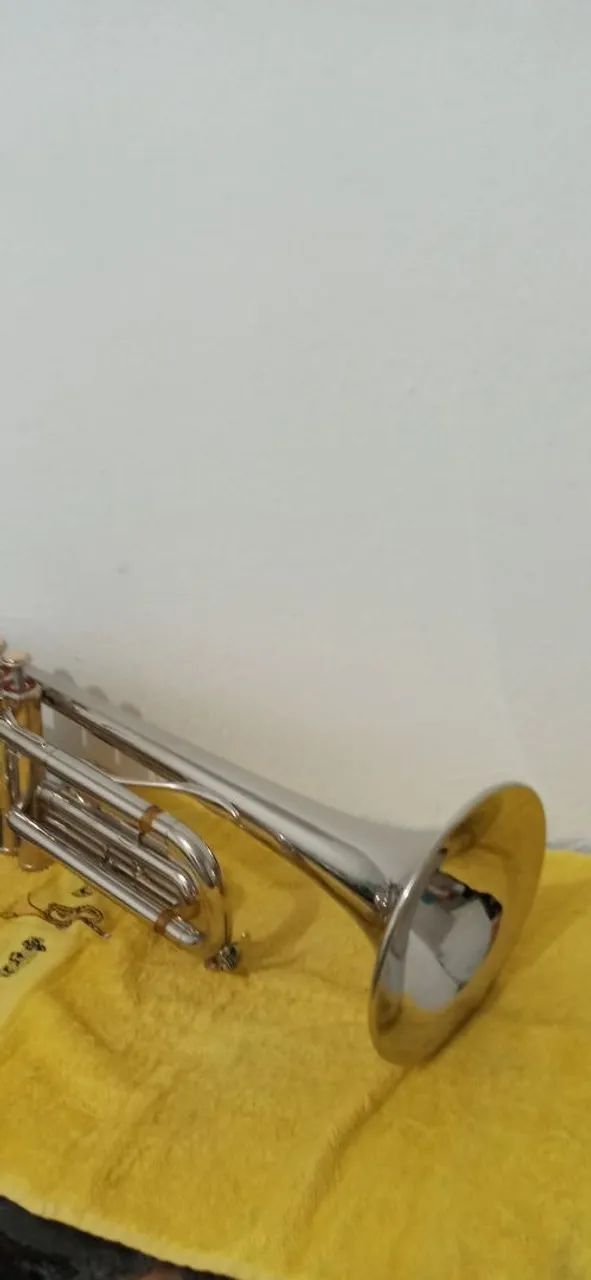 Trompete Yamaha YTR 1310 (vendo ou troco)