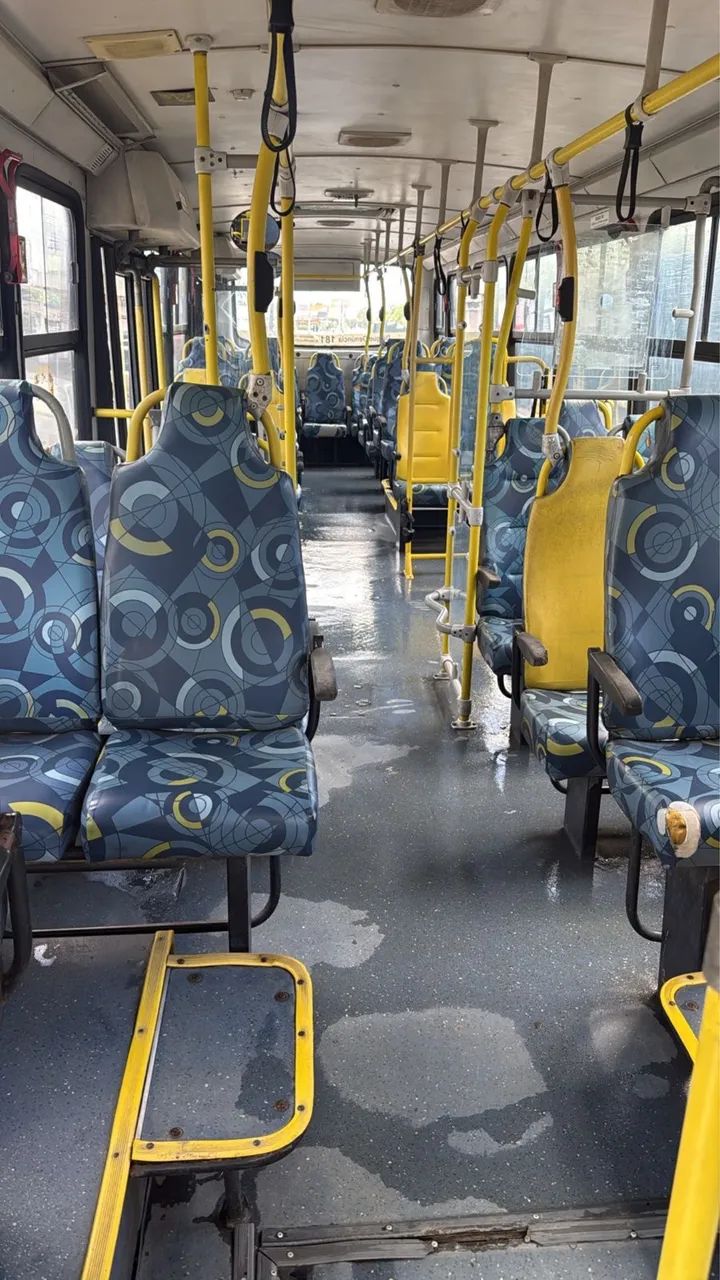 Vende-se ônibus 