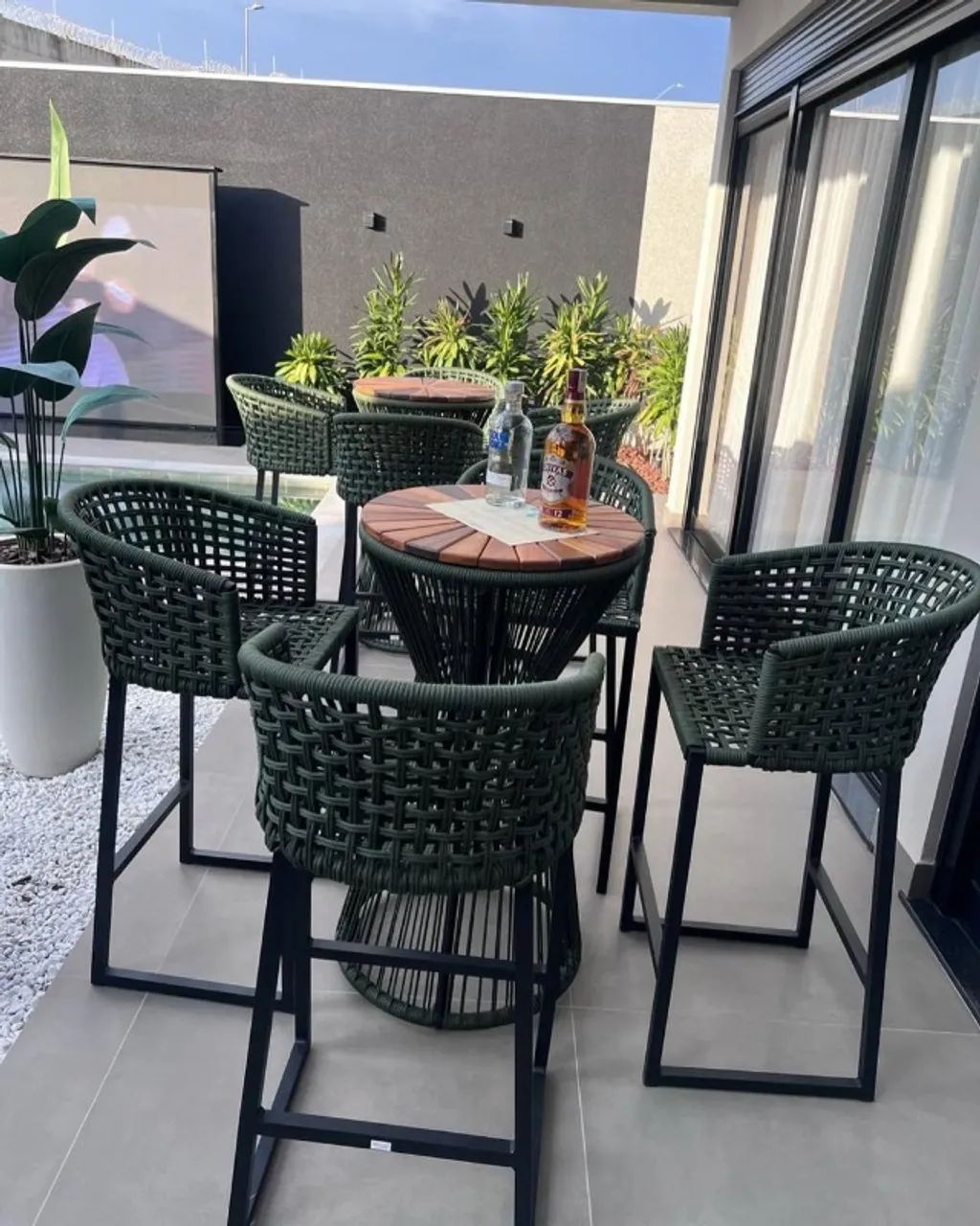 CONJUNTO BISTRÔ COM TAMPO DE MADEIRA 
