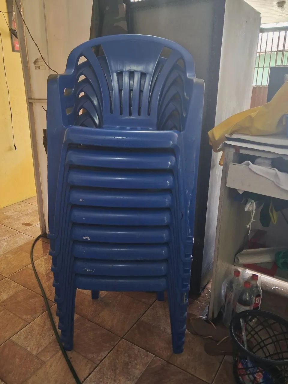 Estou vendendo estas mesas e cadeiras  - Foto 2