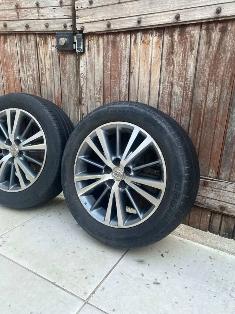 2 Rodas originais aro 16  + pneus do Corolla Xei - Foto 2