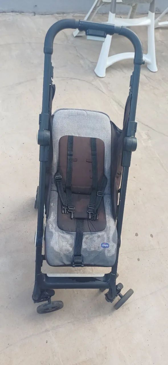 Carrinho de bebê Chico mini otimo para viagens - Foto 5