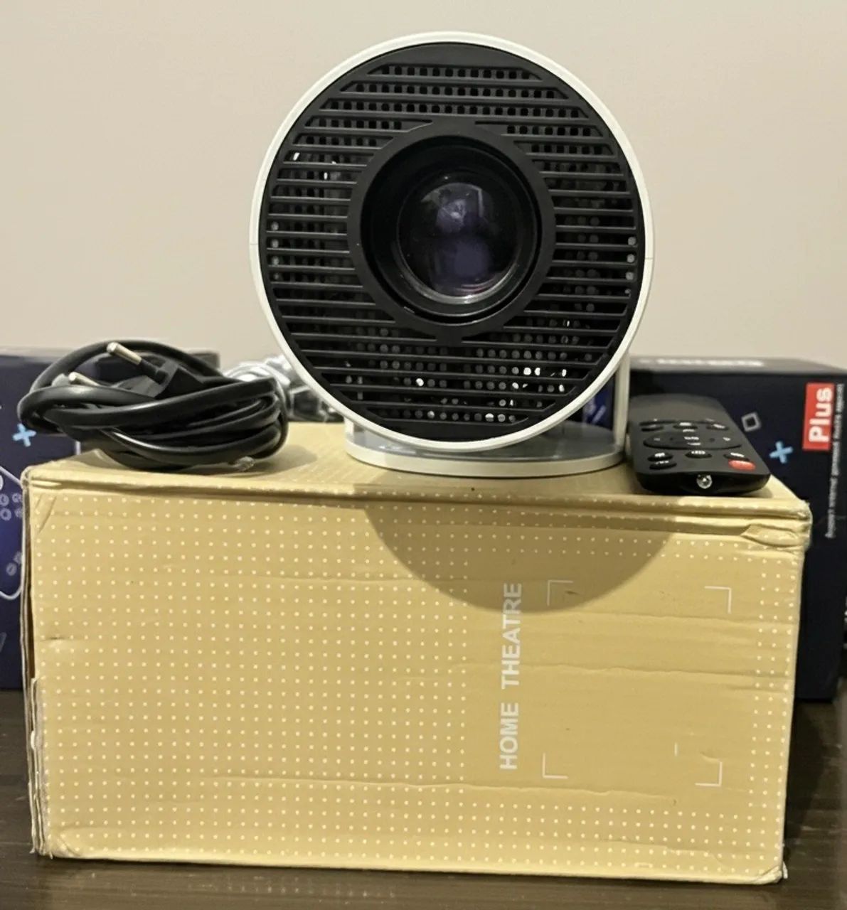 Projetor Novo na caixa Hy300