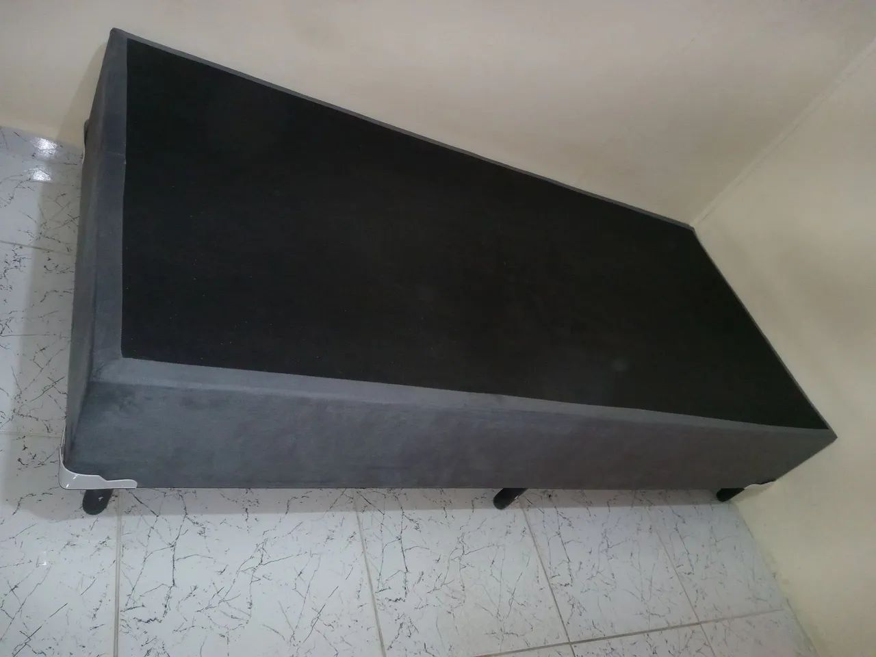 Vendo Cama box de solteiro
