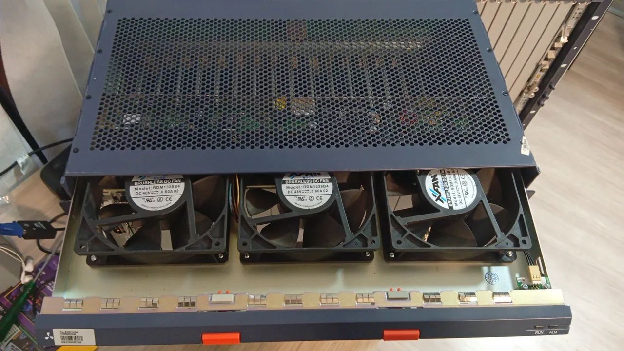 OLT C300 ZTE com 2 placa GTGH C++ 16 PON E 8 PON<br><br>8.800$  - Foto 2